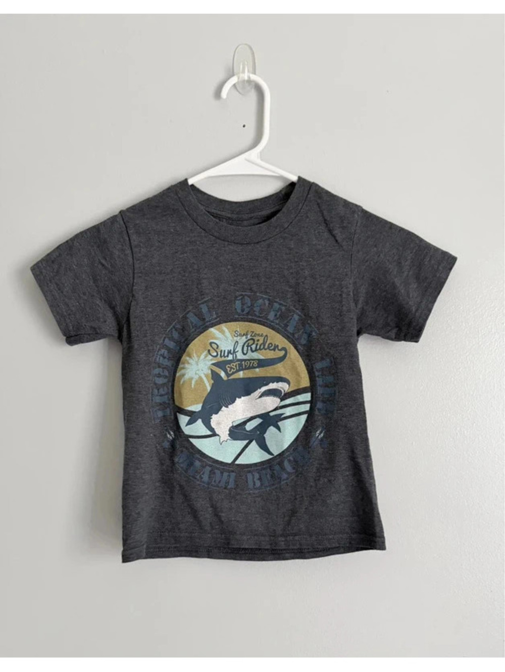 Four Seasons Shark Surf Graphic Tee XS